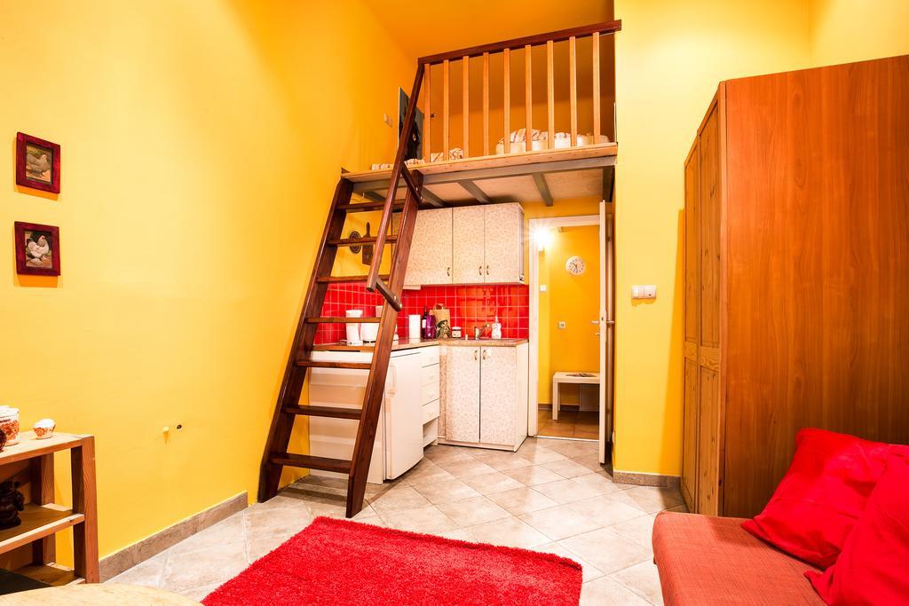 Live Like Locals: Market Square X Jewish District Cracovia Habitación foto